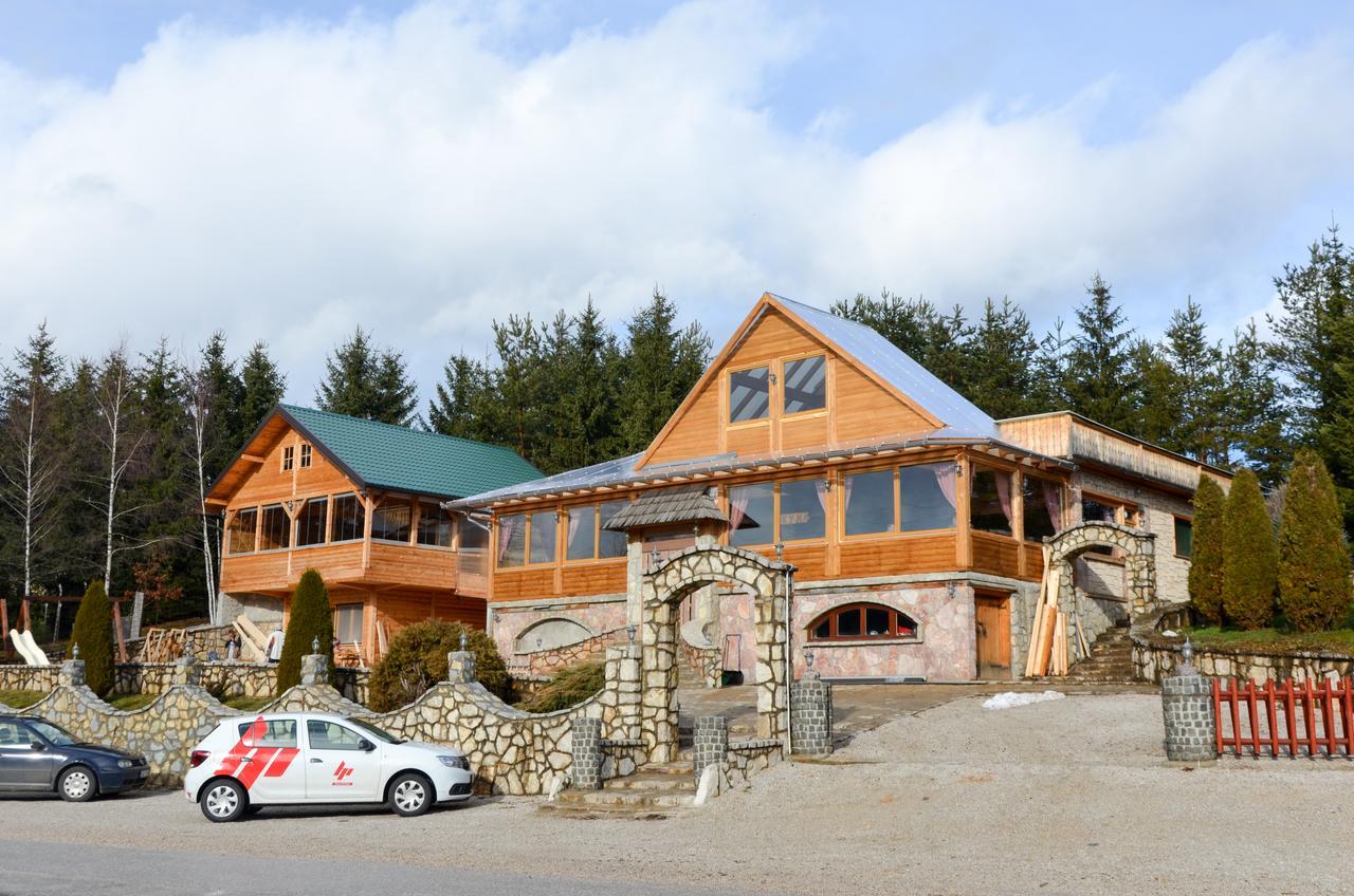 Etno Naselje Kum Bed & Breakfast Sokolac  Exterior foto